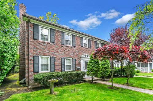 71 Long Dr, Hempstead, NY 11550-4707