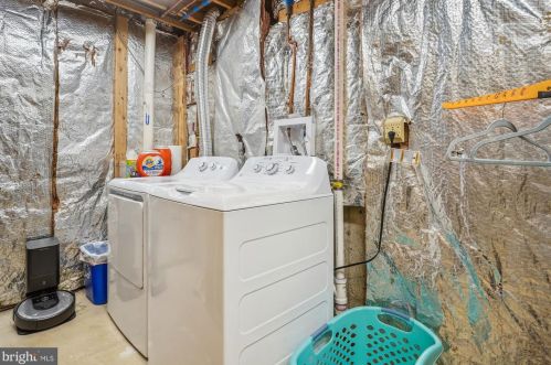 8518 Blue Rock Ln, Lorton VA  22079-3062 exterior