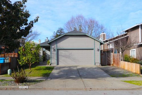 1917 Waterford St, Santa Rosa, CA 95403-8119
