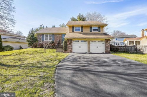 3202 Ravenscraig Ct, Herndon, VA 20171-3326