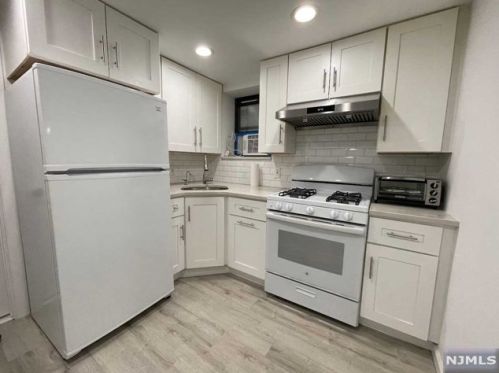 476 Walker St, Fairview NJ  07022-1326 exterior