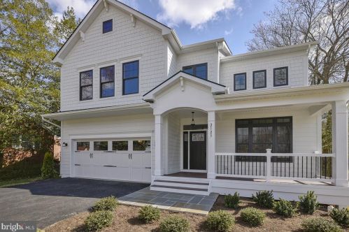 7423 Bethune St, Falls Church, VA 22043-1350