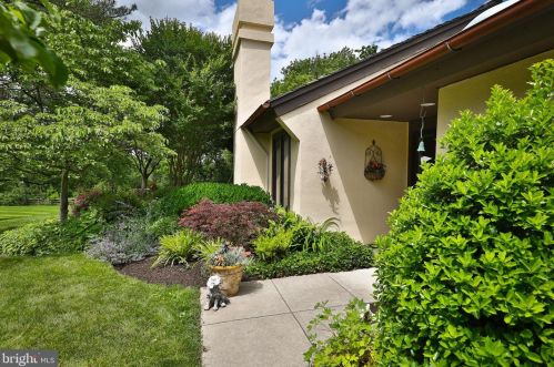 12 Springhouse Ln, Blue Bell, PA 19422-2463