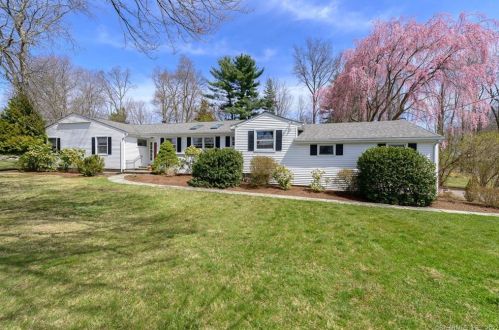 74 Jeanne Ct, Stamford, CT 06903-5134