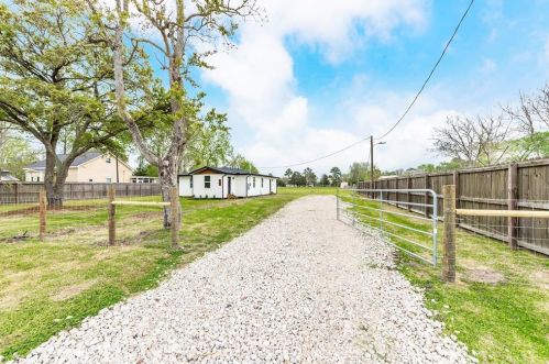 9930 Jay Rd, Hitchcock, TX 77563-4531