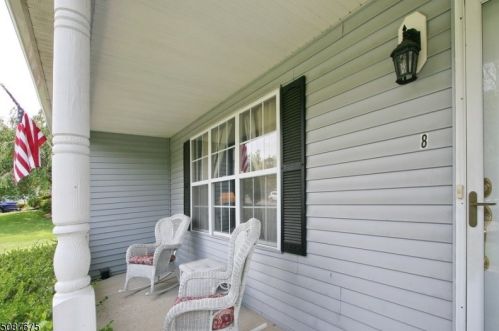 8 Robeson Rdg, Oxford, NJ 07863-3257