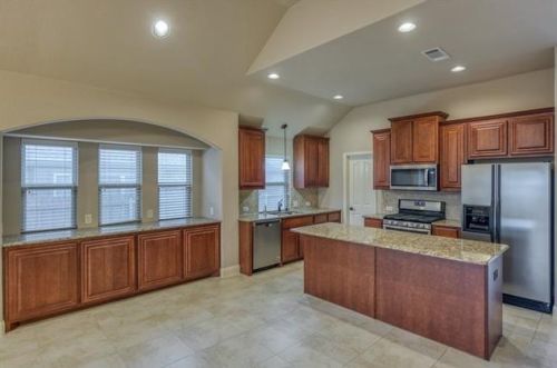 518 Cobblestone Cir, Midlothian TX  76063-1668 exterior