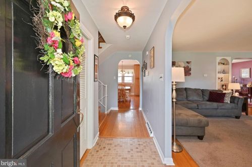 210 Wayne Dr, Riverton NJ  08077-3843 exterior