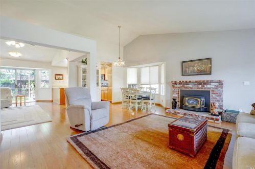 9317 Vinecrest Rd, Windsor, CA 95492-9160