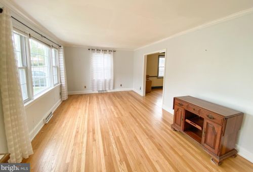 121 Corson Ave, Trenton, NJ 08619-1617