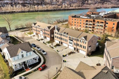 686 Arbor Ct, Pittsburgh, PA 15238-6130