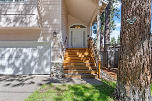 1905 Delta St, South Lake Tahoe, CA 96150-6270