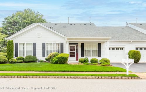 99 Shadowlawns Dr, Lakewood, NJ 08701-7350