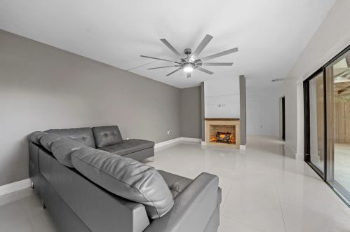 803 8th Ln, West Palm Beach, FL 33418-3543