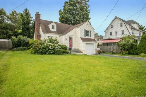 9 Lorenz Ave, New Rochelle, NY 10801-2722