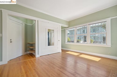 3931 Clarke St, Oakland, CA 94609-2742
