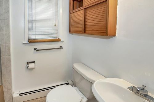 4 Eunice Ln, Thornwood NY  10594-1901 exterior