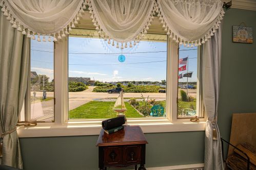 1761 Ocean Blvd, Rye NH  03870-2236 exterior