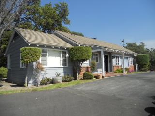 2054 Lyans Dr, La Canada CA  91011-1537 exterior