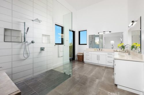 18852 Canyon Crest Dr, Orange CA 92861-2806 exterior