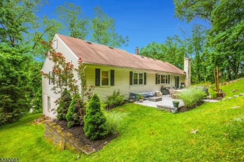 112 Sun Valley Way, Greystone Park, NJ 07950-2033