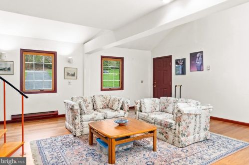 4 Stephen Dr, Glen Mills PA  19342-8803 exterior