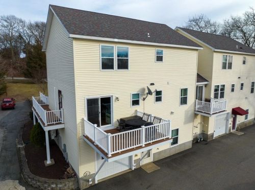359 Main Rd, Tiverton, RI 02878-1321