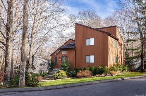 134 Mitchell Rd, Somers Town, NY 10589-1802