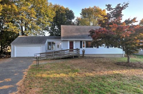 21 Macarthur Rd, Bridgeport, CT 06611-3725