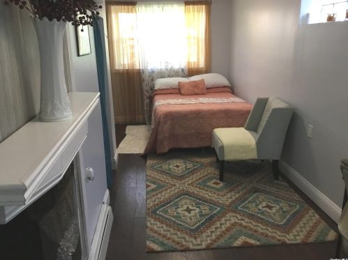 260 Linton Ave, North Lindenhurst, NY 11757-6037