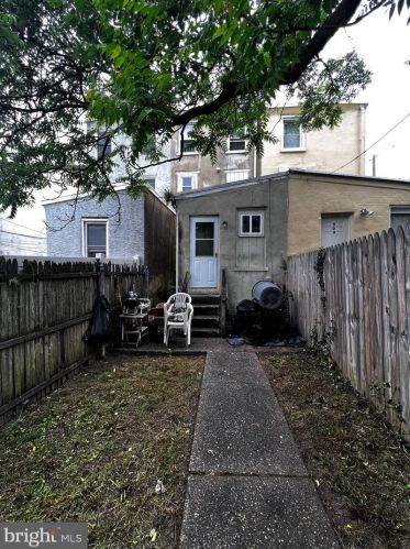 402 Adams St, Wilmington DE  19801-2017 exterior