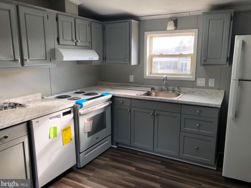 223 Greyfield Dr, Lancaster PA  17603-4693 exterior