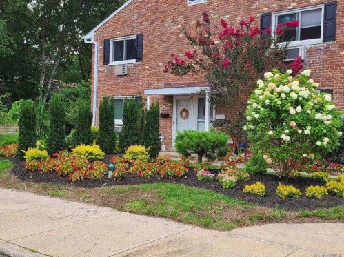 40-198 4th St, Canaan Lake, NY 11772-2138