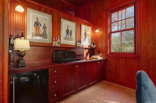 18 Patterson Brook Rd, Tuxedo Park NY  10987-4121 exterior