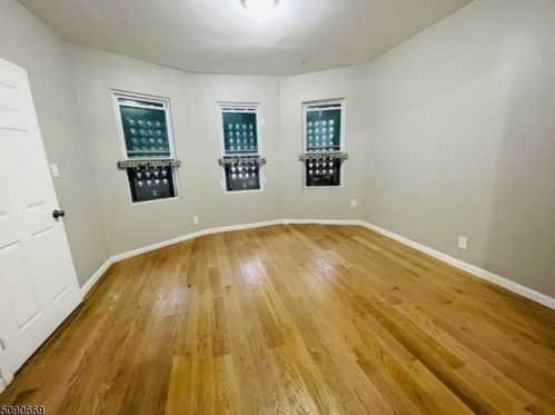 475 20th St, Irvington, NJ 07111-4545