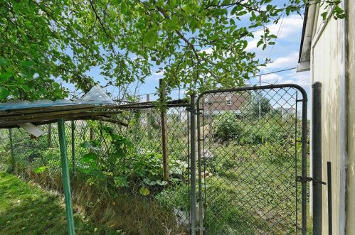 1714 Hollyrood Rd, Pittsburgh PA 15227-3727 exterior