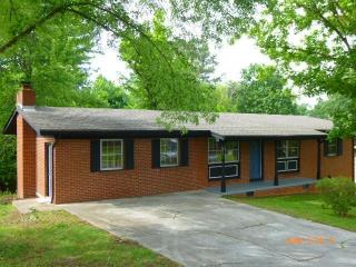 4301 Sparrow Dr, Knoxville, TN 37914-2942