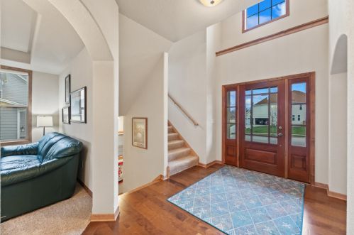 305 Century Oak Dr, Waukesha, WI 53188-2546
