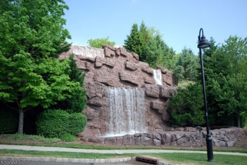 6 Pebble Rd, Little Falls NJ  07424-4283 exterior