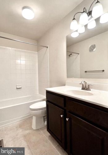 4836 Dane Ridge Cir, Woodbridge VA  22193-6520 exterior