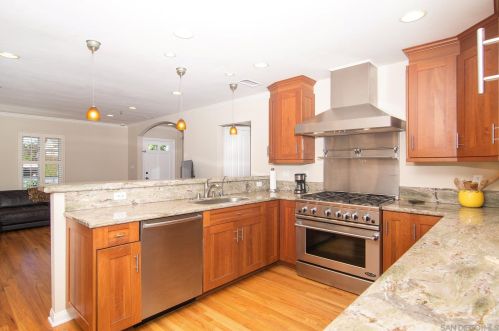 2911 Curlew St, San Diego CA 92103-3933 exterior