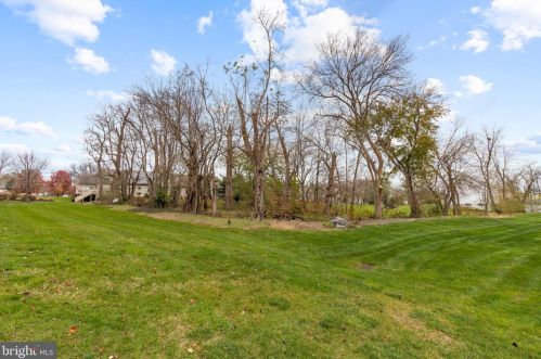 77 Midway Farms Ln, Lancaster PA  17602-2671 exterior