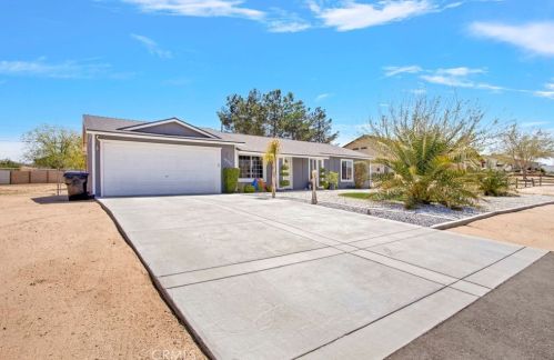 15733 Topango Rd, Victorville CA  92394-1372 exterior