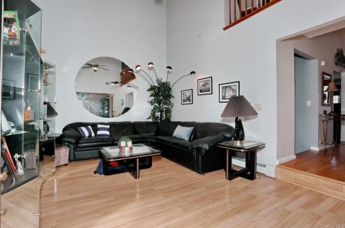 27 Larkin Ln, Garnerville NY  10923-1536 exterior