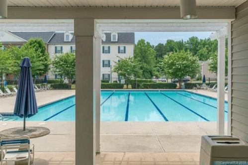 1036 Plaza Walk Dr, Charlotte, NC 28215-1813
