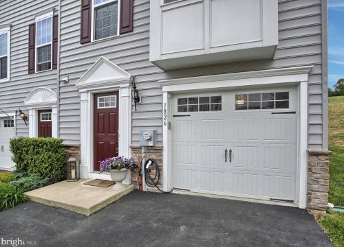 1826 Honeysuckle Ct, Downingtown, PA 19335-7201