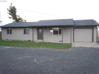 215 6th St, Halsey, OR 97348-9617