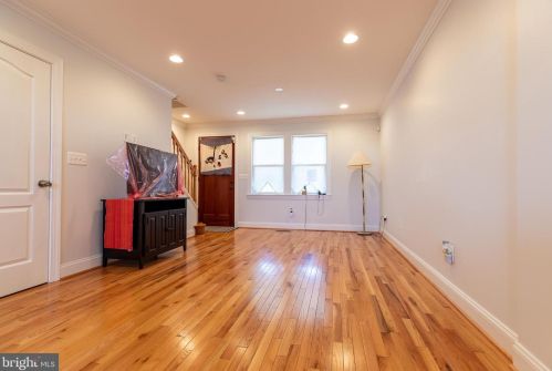 561 25th Pl, Washington DC  20002-4819 exterior