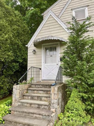 46 Puritan Ln, Stamford, CT 06906-1615