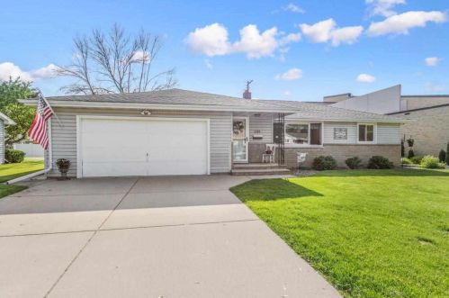 1783 Chateau Dr, Green Bay, WI 54304-3111